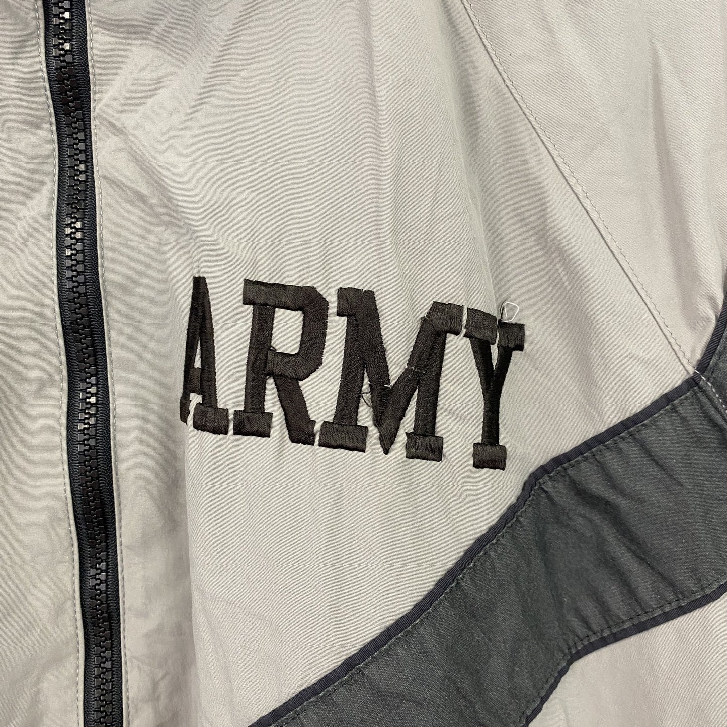 00s　米軍　U.S.ARMY　トレーニングジャケット　ナイロンジャケット　ヴィンテージ　グレー　Mサイズ