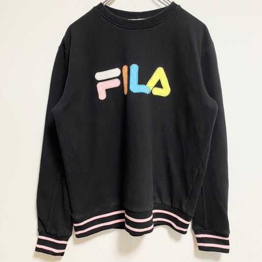 古着 used　FILA　フィラ　長袖クルーネックスウェット　トレーナー　ロゴ刺繍　黒　ブラック　秋冬服　Mサイズ