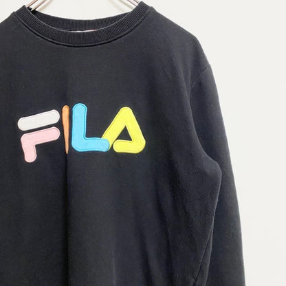 古着 used　FILA　フィラ　長袖クルーネックスウェット　トレーナー　ロゴ刺繍　黒　ブラック　秋冬服　Mサイズ