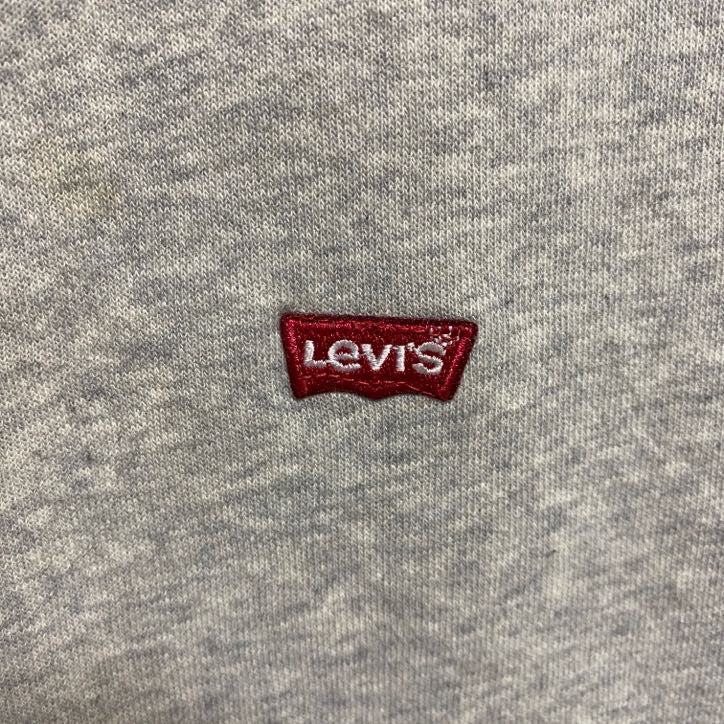 古着 used　LEVIS　長袖クルーネックスウェット　トレーナー　ワンポイント刺繍　グレー　秋冬服　ビッグシルエット　XLサイズ