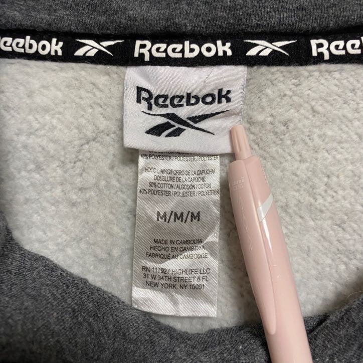 古着 used　Reebok　リーボック　長袖ロゴプリントパーカー　スウェットプルオーバー　グレー　秋冬服　Mサイズ