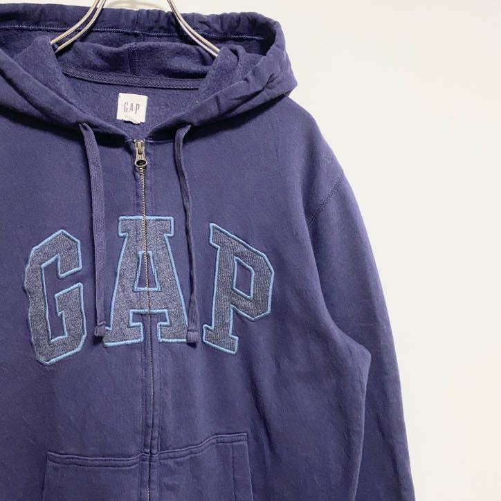 古着 used　GAP　ギャップ　長袖ジップアップワッペン刺繍パーカー　スウェット　プルオーバー　ネイビー　秋冬服　Mサイズ