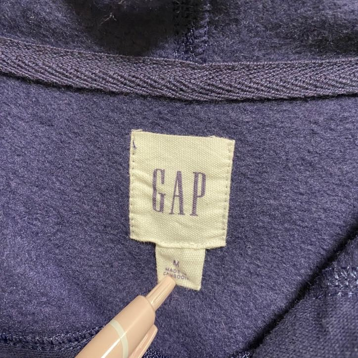 古着 used　GAP　ギャップ　長袖ジップアップワッペン刺繍パーカー　スウェット　プルオーバー　ネイビー　秋冬服　Mサイズ