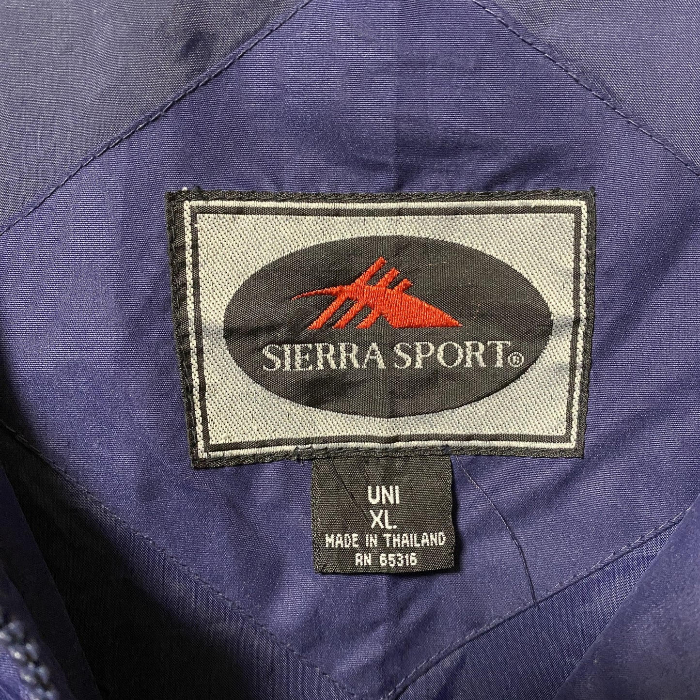 古着 used SIERRA SPORT　長袖ワンポイント刺繍ロゴナイロンジャケット　オーバーサイズ　ネイビー　XLサイズ