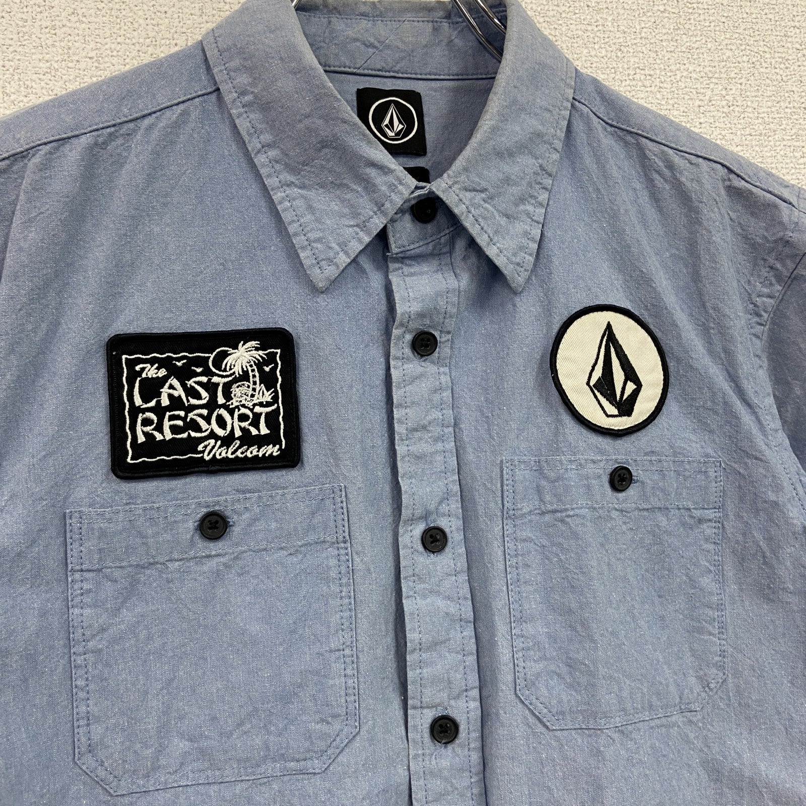 VOLCOM　ボルコム　半袖シャツ　ワッペン　2つポケット　水色　ライトブルー　Mサイズ　古着