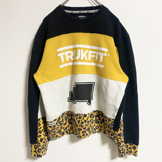 古着 used　TRUKFIT　長袖クルーネックプリントスウェット　アニマル柄　レオパード　レトロ　デザイン　秋冬服　Mサイズ