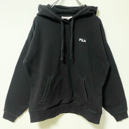 古着 used FILA フィラ 長袖ワンポイントロゴ刺繍プルオーバーパーカー　フーディー　ノームコア　ブラック　Ｍサイズ　