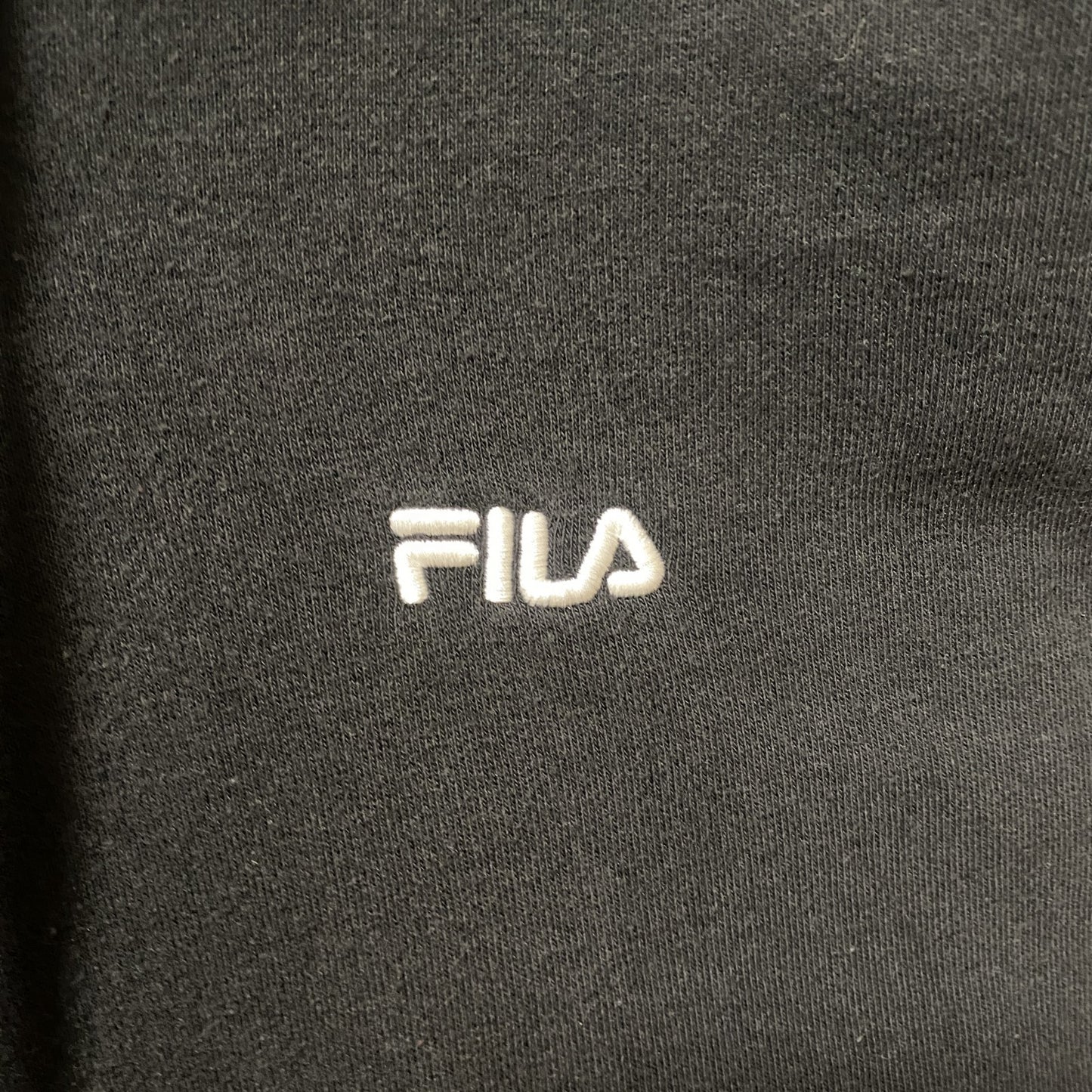 古着 used FILA フィラ 長袖ワンポイントロゴ刺繍プルオーバーパーカー　フーディー　ノームコア　ブラック　Ｍサイズ　