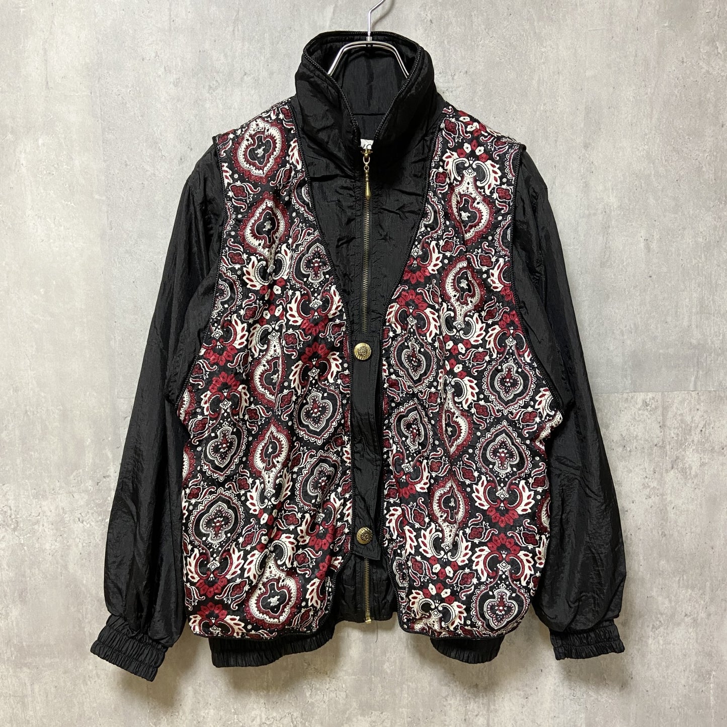 古着 used　LAVON　長袖柄ナイロンジャケット　ハイネックアウター　クレイジーパターン　肩パッド　黒　ブラック　レトロ