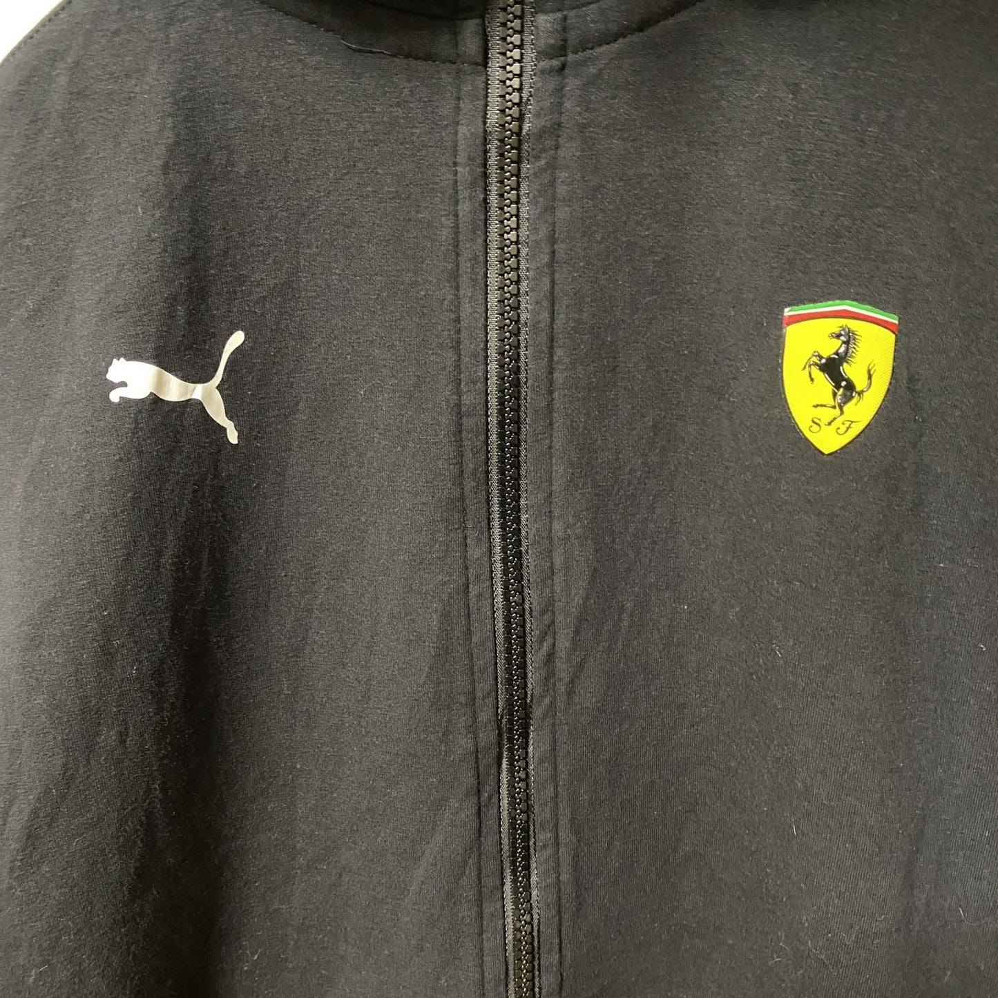 古着 used PUMA FERRARI プーマ フェラーリ コラボ 長袖ロゴジップパーカー　フーディー　ブラック　Ｓサイズ