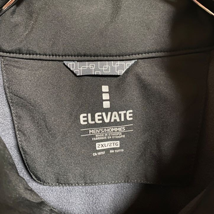 古着 used　ELEVATE　長袖ナイロンジャケット　ワンポイント刺繍　ハイネック　黒　ブラック　ビッグシルエット　2XLサイズ