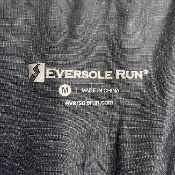 EVERSOLE RUN　長袖ハイネックナイロンジャケット　ワンポイントロゴ刺繍　ダークグレー　秋冬服　Mサイズ　古着
