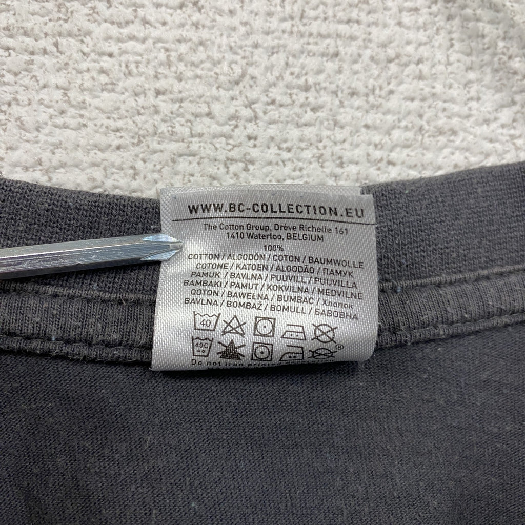 B&C　半袖プリントTシャツ　フェード　英字プリント　ビッグデザイン　クルーネック　黒　ブラック　2XLサイズ　古着