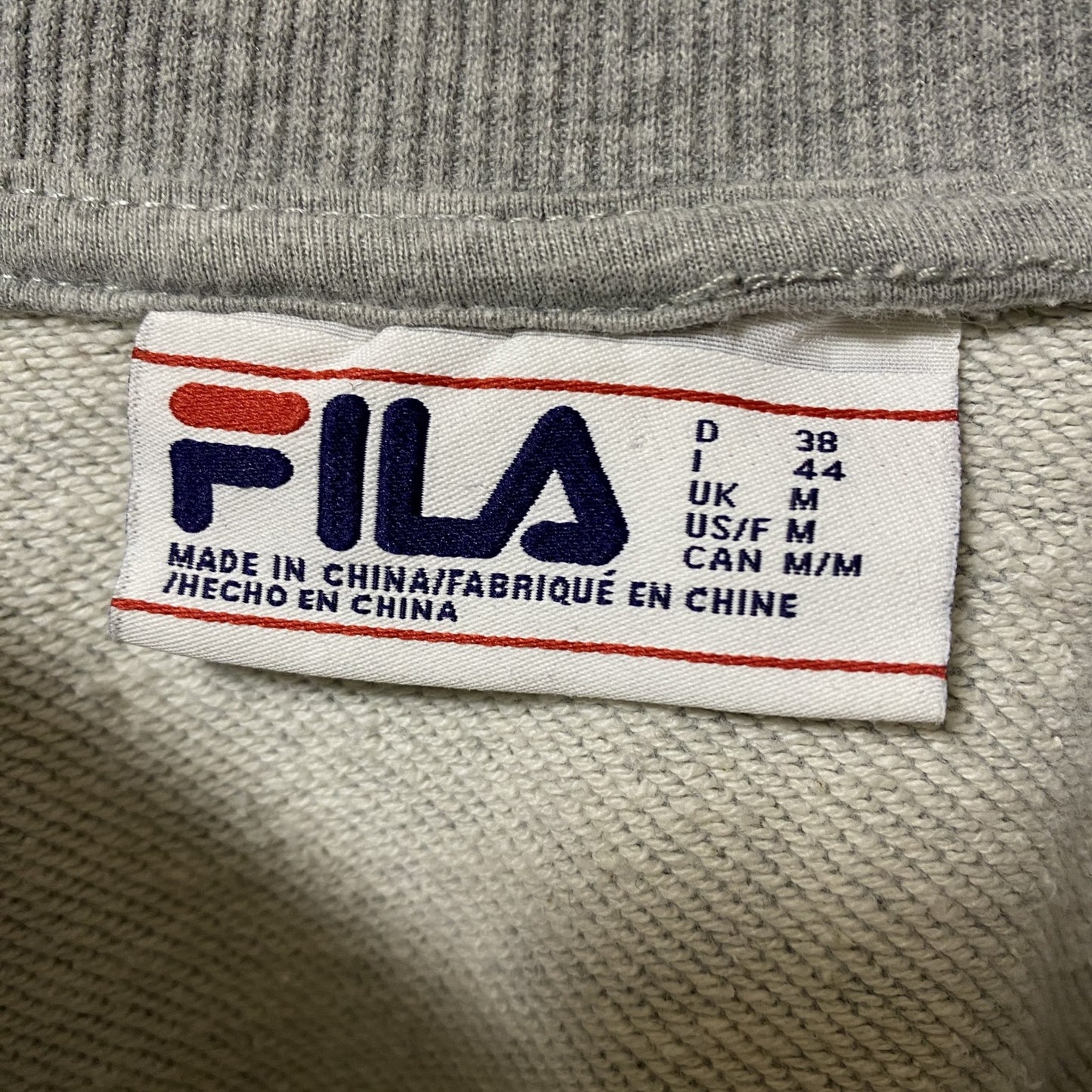 古着 used FILA フィラ 長袖クルーネックワンポイントロゴ刺繍スウェット　トレーナー　スポーティー　グレー　Ｍサイズ