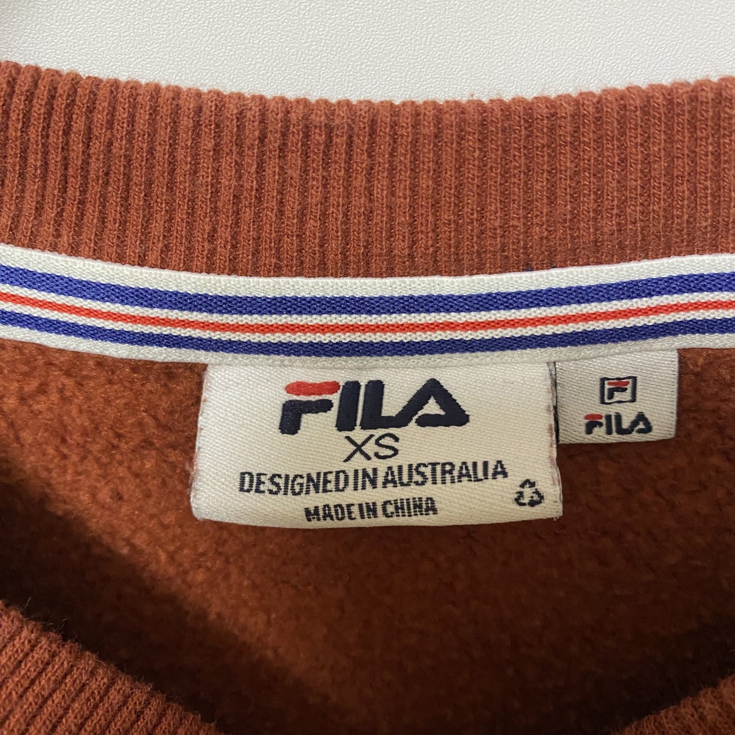 古着 used FILA フィラ　長袖クルーネックビッグロゴスウェット　トレーナー　レトロデザイン　ブラウン　XSサイズ