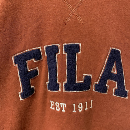 古着 used FILA フィラ　長袖クルーネックビッグロゴスウェット　トレーナー　レトロデザイン　ブラウン　XSサイズ