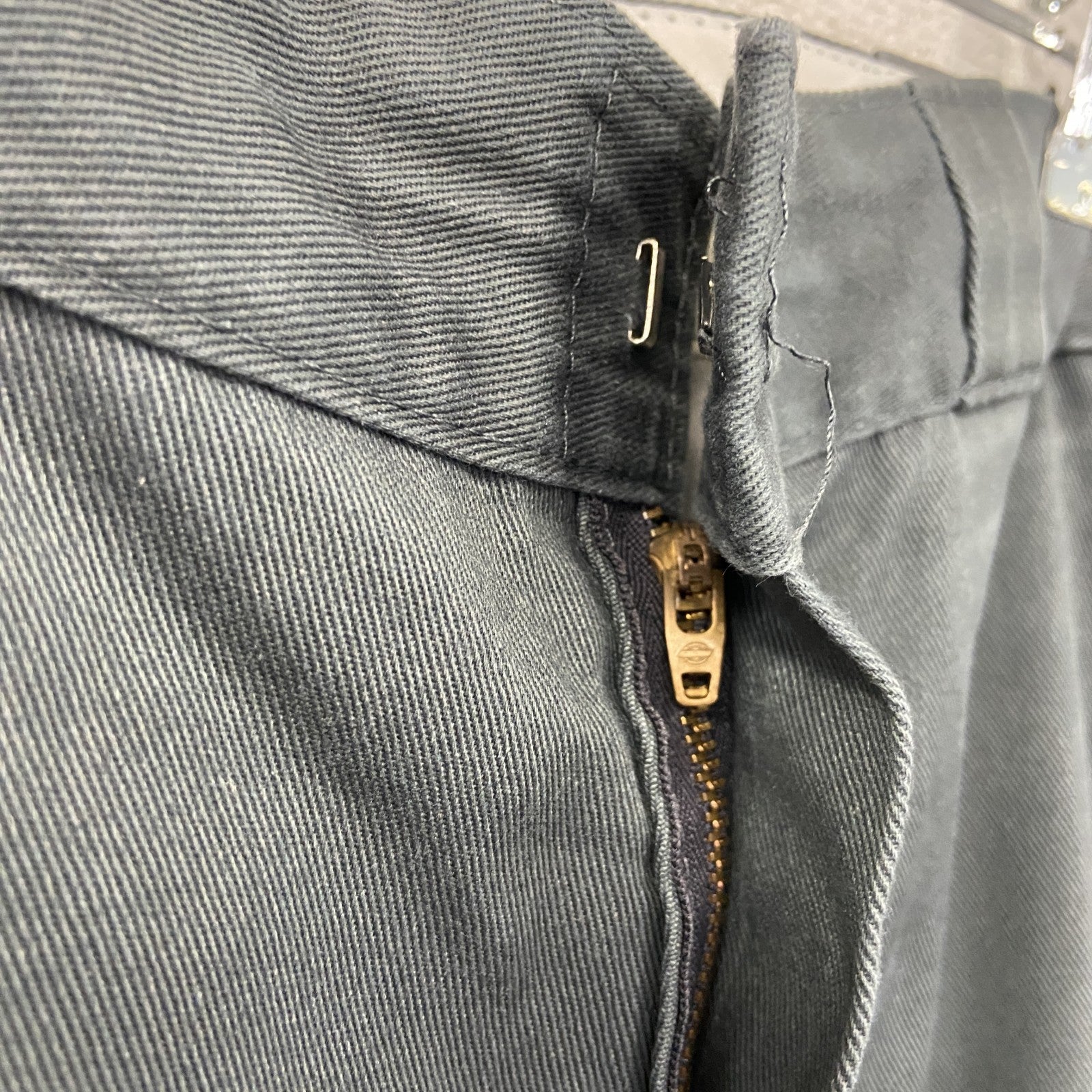 Dickies　ディッキーズ　ワークパンツ/チノパンツ　ジップフライ　ワンポイント　灰色　ダークグレー　古着