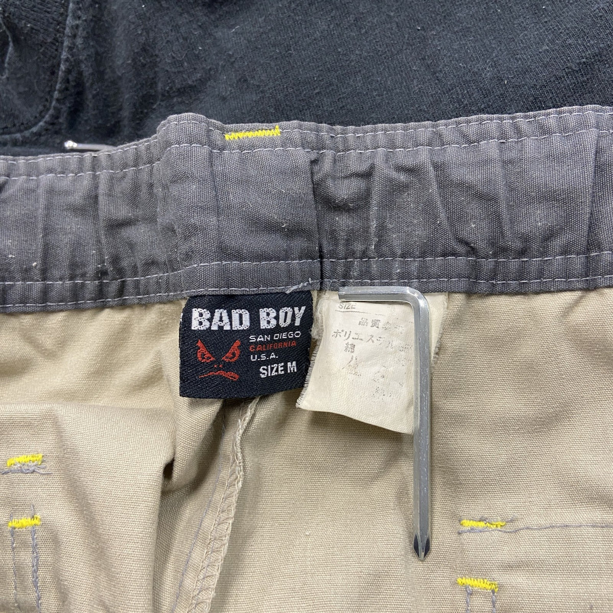 BAD BOY　バッドボーイ　ハーフカーゴパンツ/ショートパンツ　ジップフライ　刺繍ロゴ　ワンポイント　ベージュ　Mサイズ