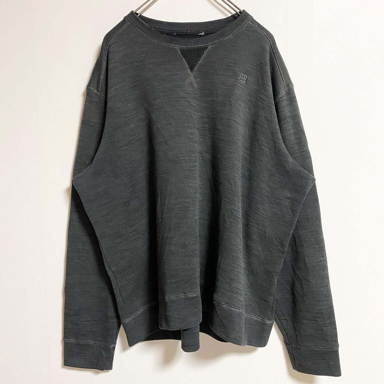 スウェット/トレーナー　刺繍ロゴ　ワンポイント　前V　ビッグシルエット　クルーネック　灰色　ダークグレー　古着