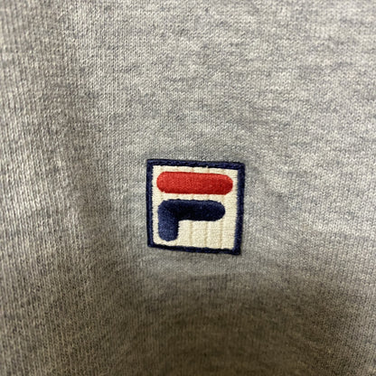 古着 used　FILA フィラ　長袖ワンポイントロゴ刺繍スウェット　トレーナー　スポーティ　クルーネック　グレー　Mサイズ