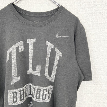 古着 used　NIKE　ナイキ　半袖プリントTシャツ　TLU　BULLDOGS　グレー　スウッシュロゴ　レトロ　Mサイズ