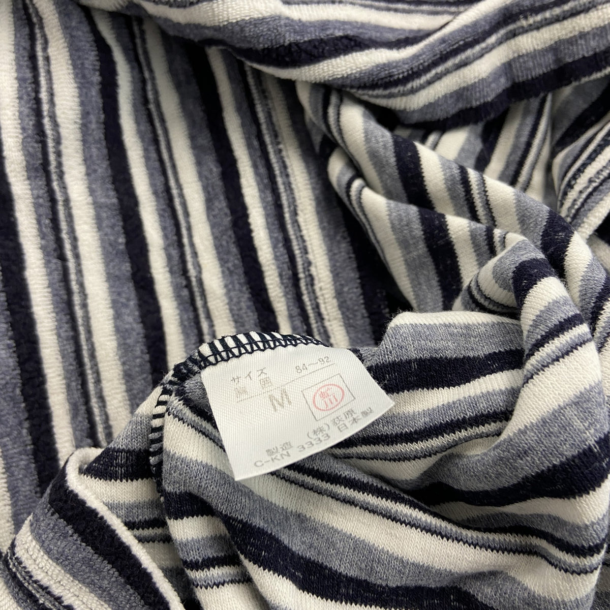GUESS　ゲス　長袖フリースＴシャツ　ボーダー柄　ワンポイント　マルチカラー　Ｍサイズ　古着
