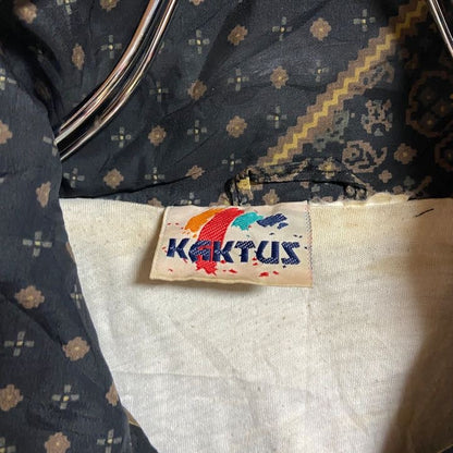 古着 used　KAKTUS　長袖総柄ジップアップナイロンジャケット　ハイネックプルオーバー　黒　金　秋冬服　レトロ