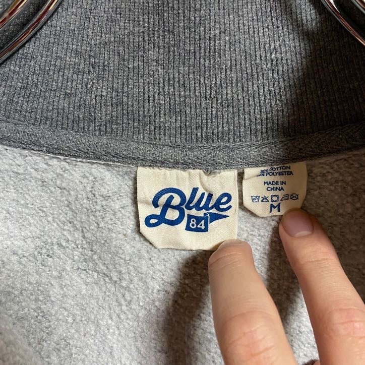 Blue84　長袖ハーフジップスウェット　トレーナー　ハイネック　ワンポイント刺繍　グレー　灰色　秋冬服　レトロ　古着