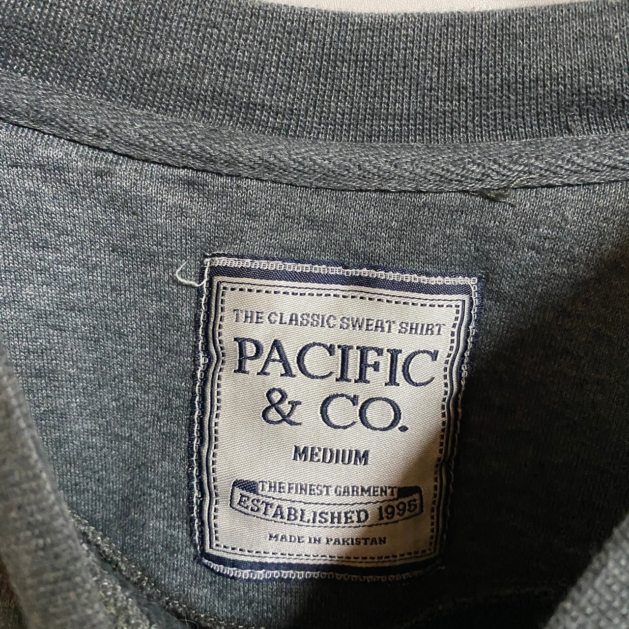 古着 used　PACIFIC&CO　長袖プリントスウェット　トレーナー　クルーネック　ワイルドウッド　グレー　秋冬服　Mサイズ