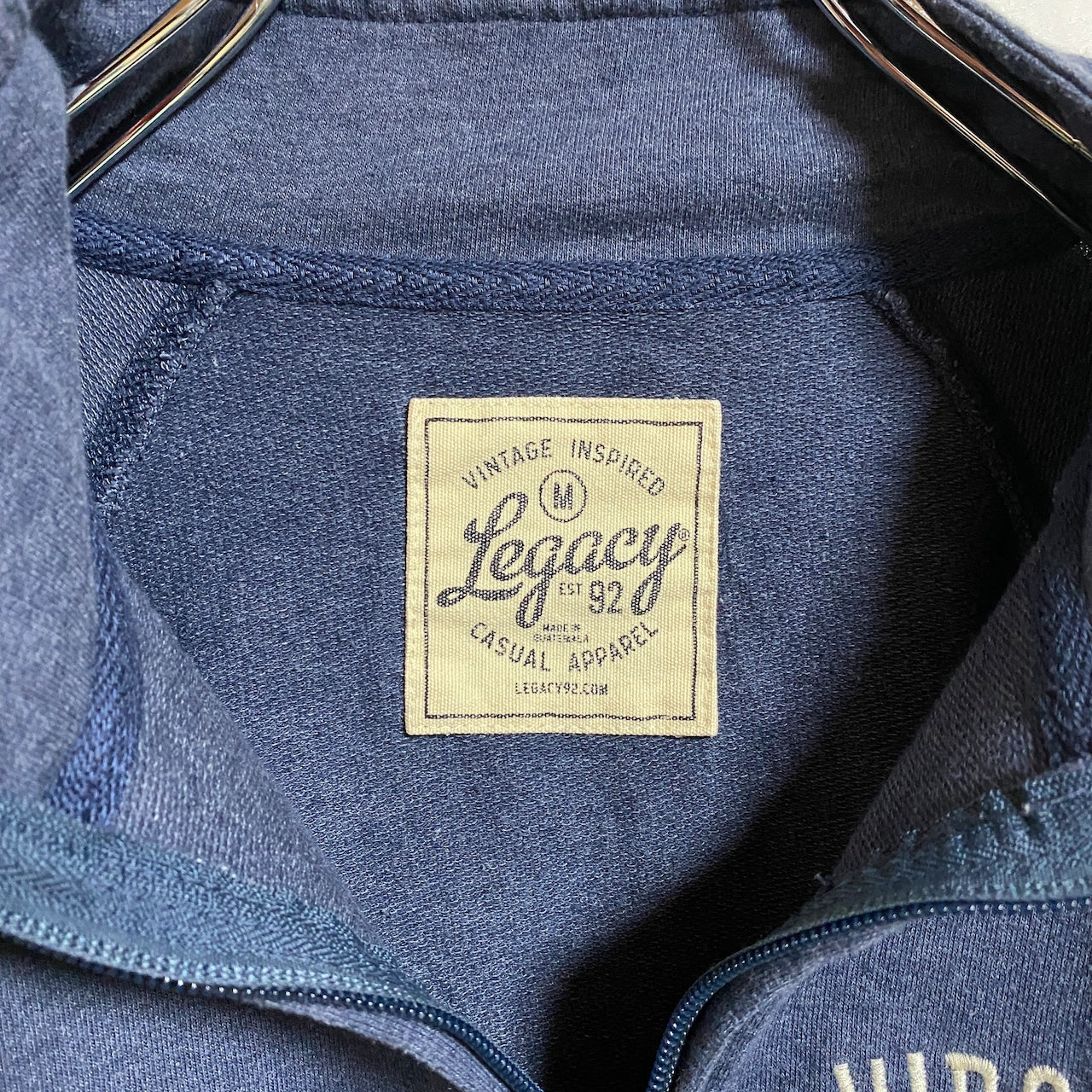 古着 used　Legacy　長袖ハーフジップスウェット　トレーナー　ワンポイント刺繍　くすみブルー　青　秋冬服　Mサイズ