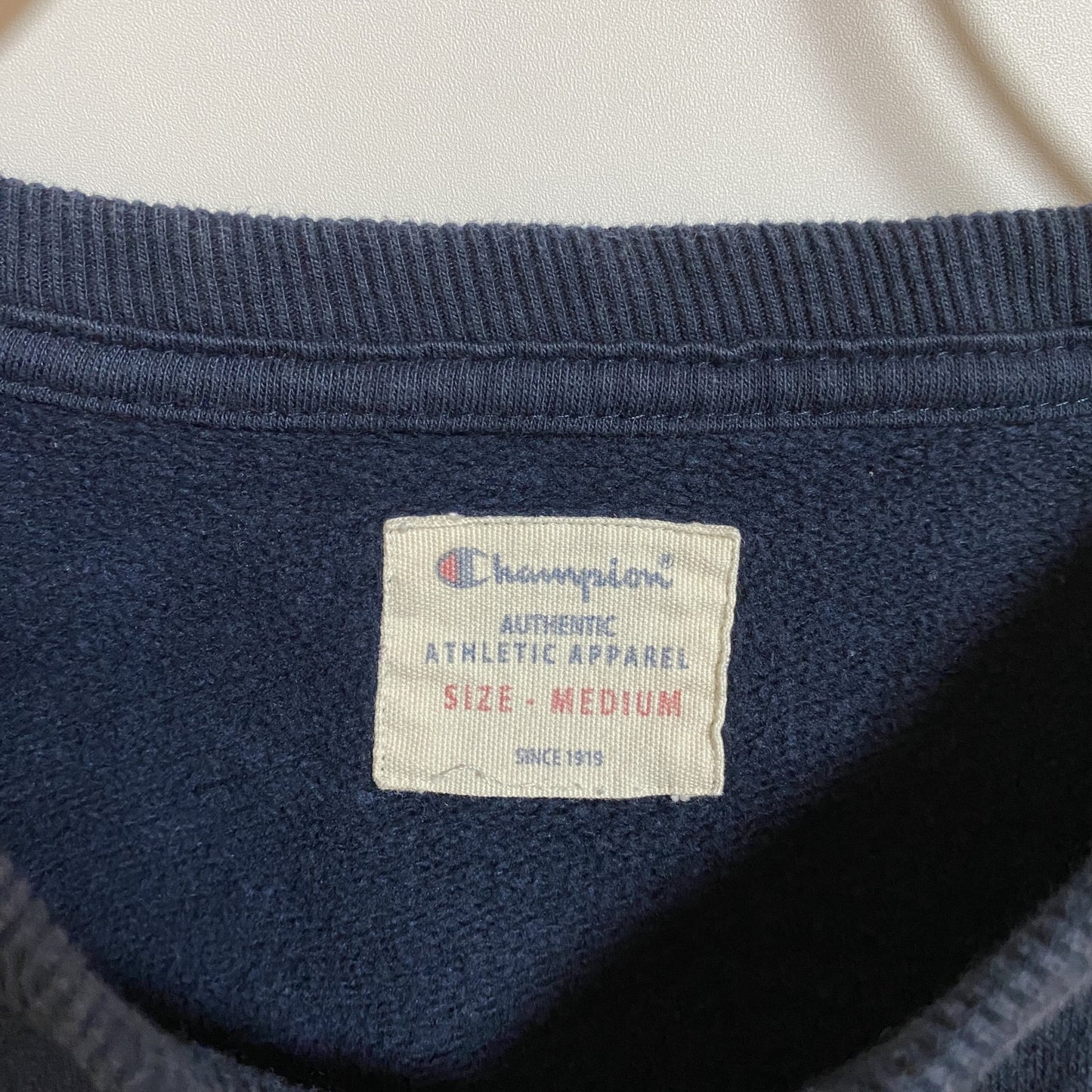 古着 used　champion　チャンピオン　長袖刺繍ロゴスウェット　トレーナー　クルーネック　ネイビー　秋冬服　Мサイズ