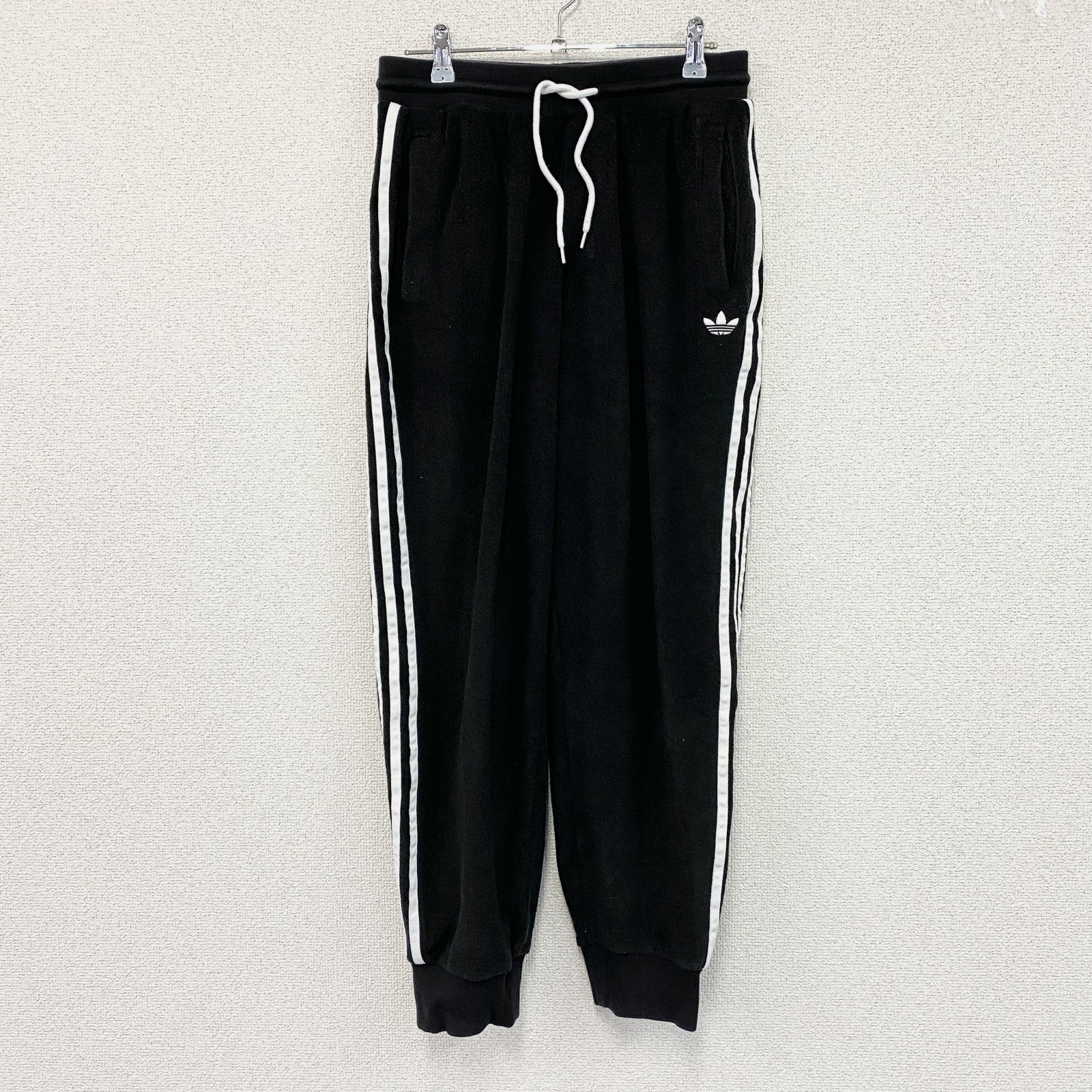 adidas　アディダス　トラックパンツ/ジャージパンツ　トレフォイルロゴ　刺繍ロゴ　黒　ブラック　Mサイズ
