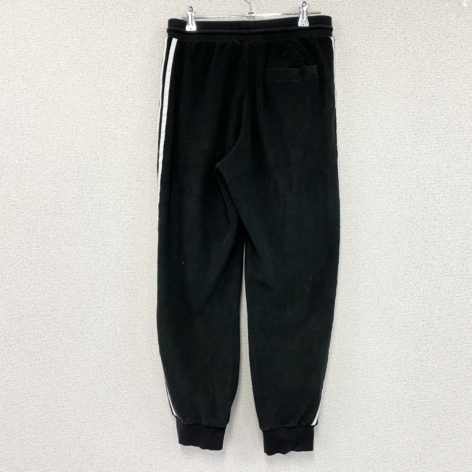 adidas　アディダス　トラックパンツ/ジャージパンツ　トレフォイルロゴ　刺繍ロゴ　黒　ブラック　Mサイズ