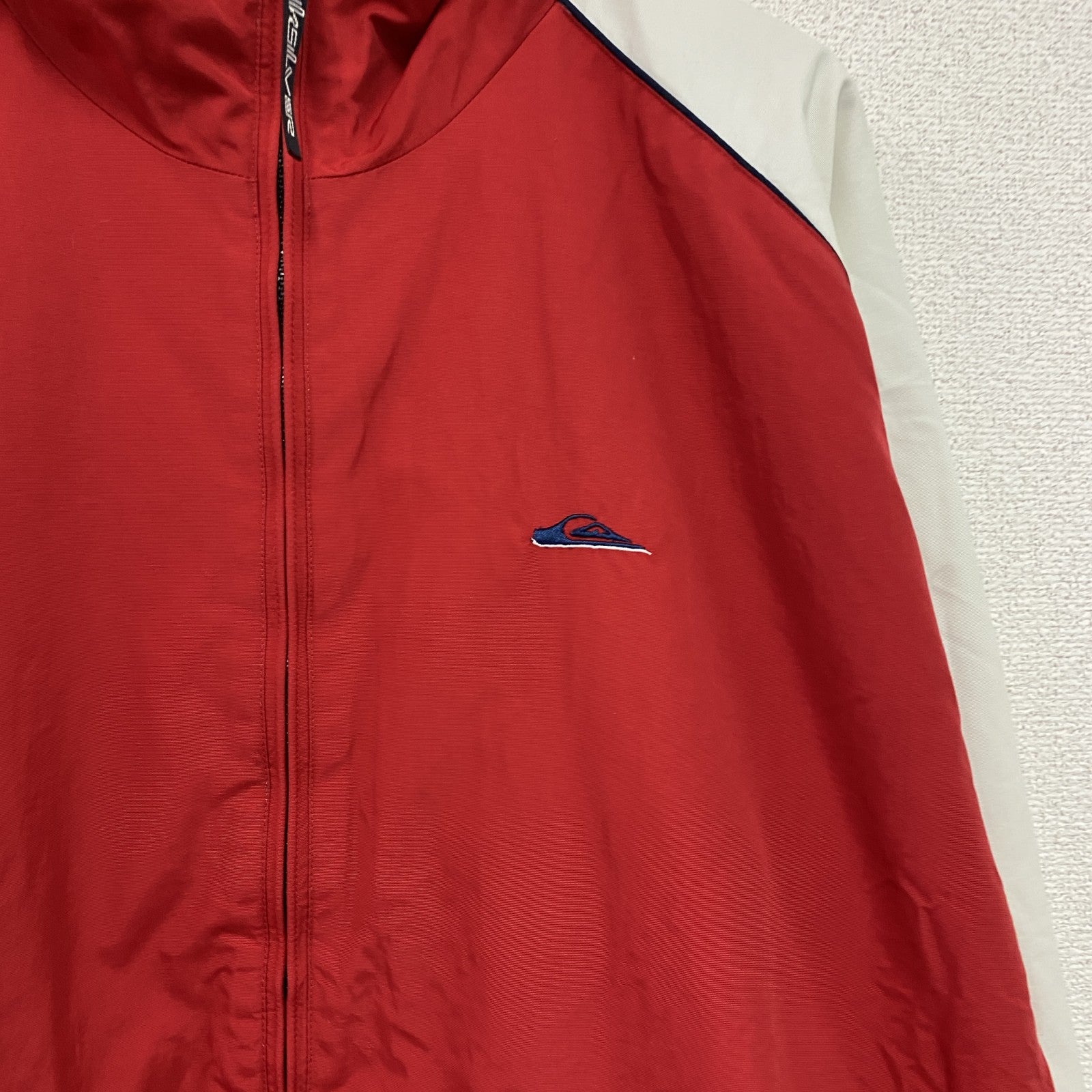 Quiksilver　クイックシルバー　フルジップナイロンジャケット/フーディー　中綿入り　ハの字ポケット　赤　レッド　Mサイズ