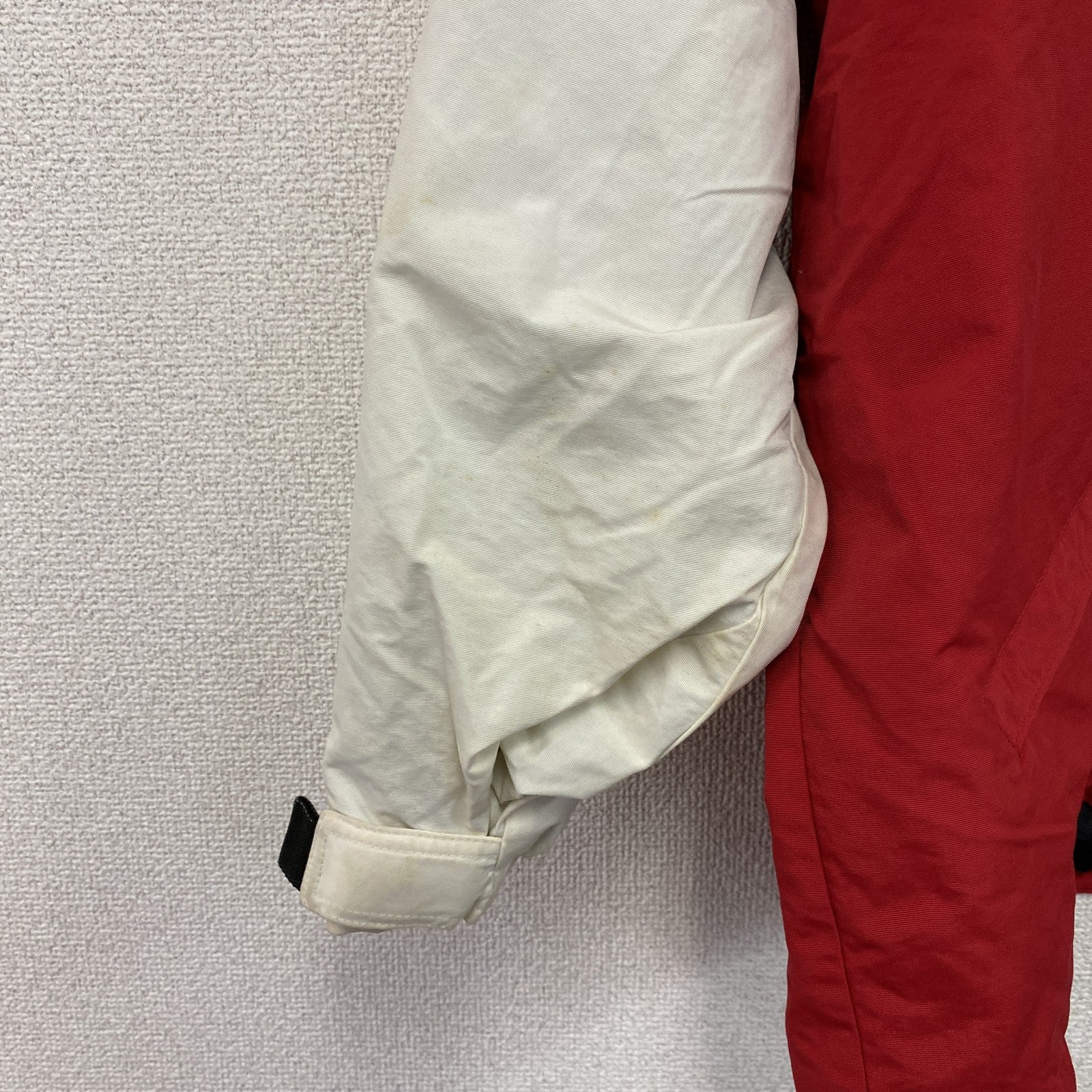 Quiksilver　クイックシルバー　フルジップナイロンジャケット/フーディー　中綿入り　ハの字ポケット　赤　レッド　Mサイズ