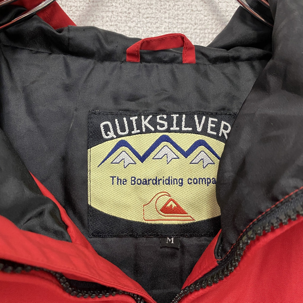Quiksilver　クイックシルバー　フルジップナイロンジャケット/フーディー　中綿入り　ハの字ポケット　赤　レッド　Mサイズ