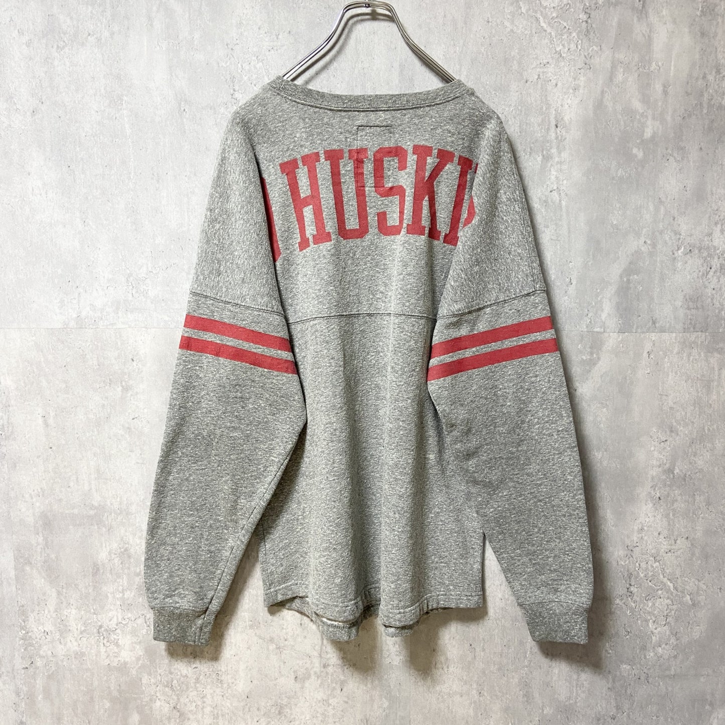 古着 used　LEAGUE　長袖プリントスウェット　トレーナー　バックプリント　GO HUSKIES　フットボール　グレー