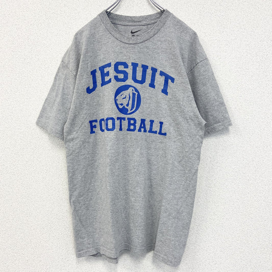 古着 used　NIKE　ナイキ　半袖カレッジプリントTシャツ　JESUIT　FOOTBALL　レトロデザイン　グレー　Lサイズ