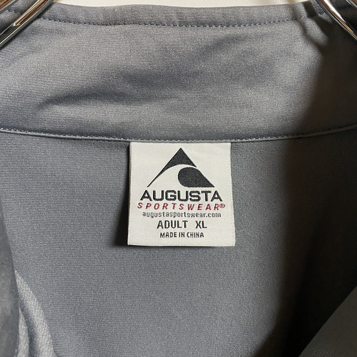 古着 used　AUGUSTA　長袖トラックジャケット　ジャージ　ワンポイント　グレー　秋冬服　ビッグシルエット　XLサイズ