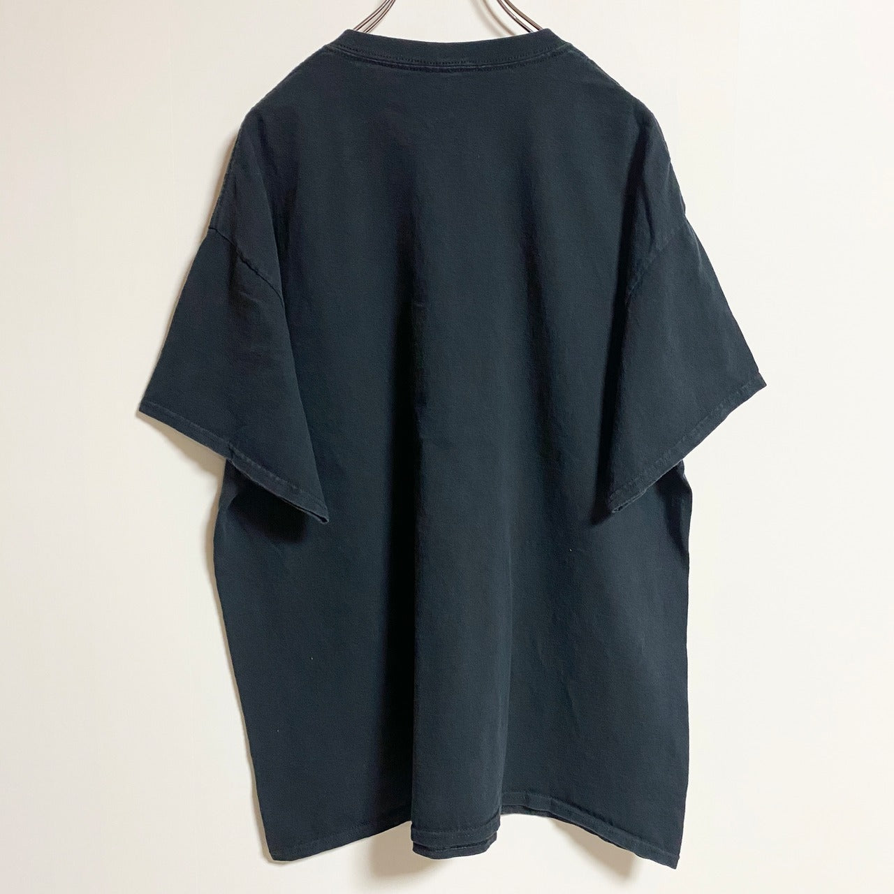 半袖ロゴプリントデザインTシャツ　クルーネック　メッセージ　黒　ブラック　春夏服　メンズ　レディース　古着