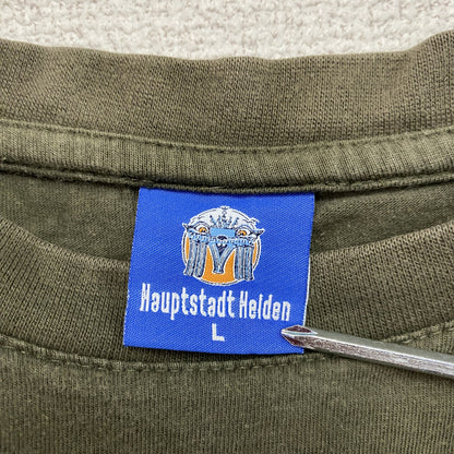 Hauptstadt Helden　ハオプシュタットヘルデン　半袖プリントTシャツ　カーキ　Lサイズ　