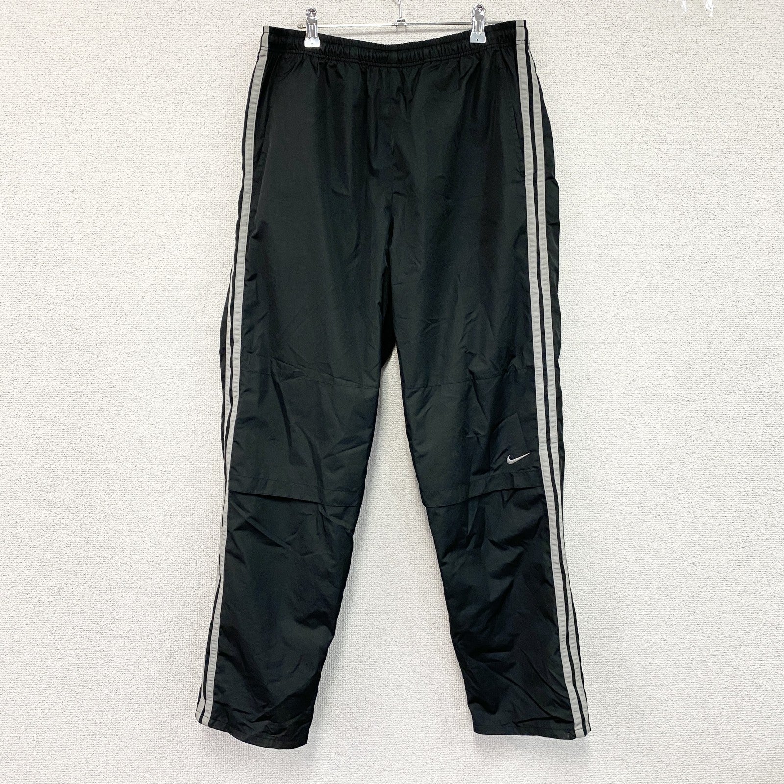 00s　NIKE　ナイキ　イージーパンツ　ウィンドブレーカーパンツ　スウッシュ　ナイロン　黒　ブラック　XLサイズ　古着