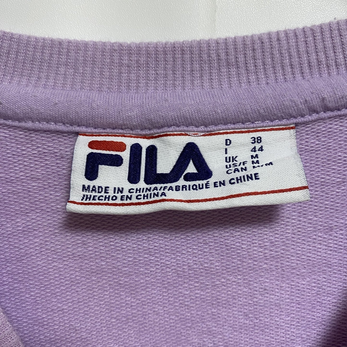 古着 used　FILA　フィラ　長袖ワンポイントロゴスウェット　トレーナー　クルーネック　紫　ピンク　秋冬服　Mサイズ