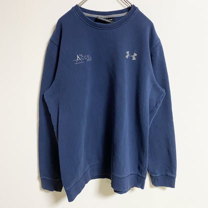 古着 used　UNDER ARMOUR　長袖ワンポイントロゴ刺繍スウェット　トレーナー　ネイビー　ビッグシルエット　XLサイズ