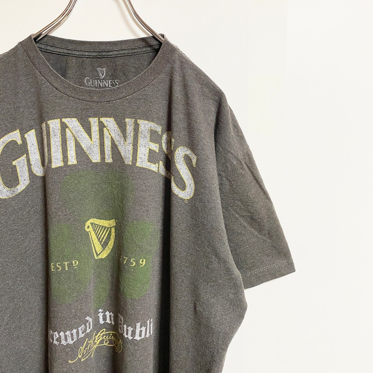 古着 used　GUINNESS　半袖プリントクルーネックTシャツ　企業Tシャツ　ギネスビール　酒　茶色　春夏服　レトロ