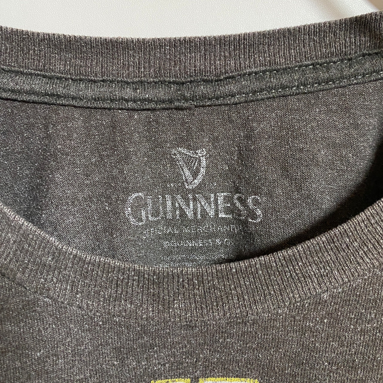 古着 used　GUINNESS　半袖プリントクルーネックTシャツ　企業Tシャツ　ギネスビール　酒　茶色　春夏服　レトロ