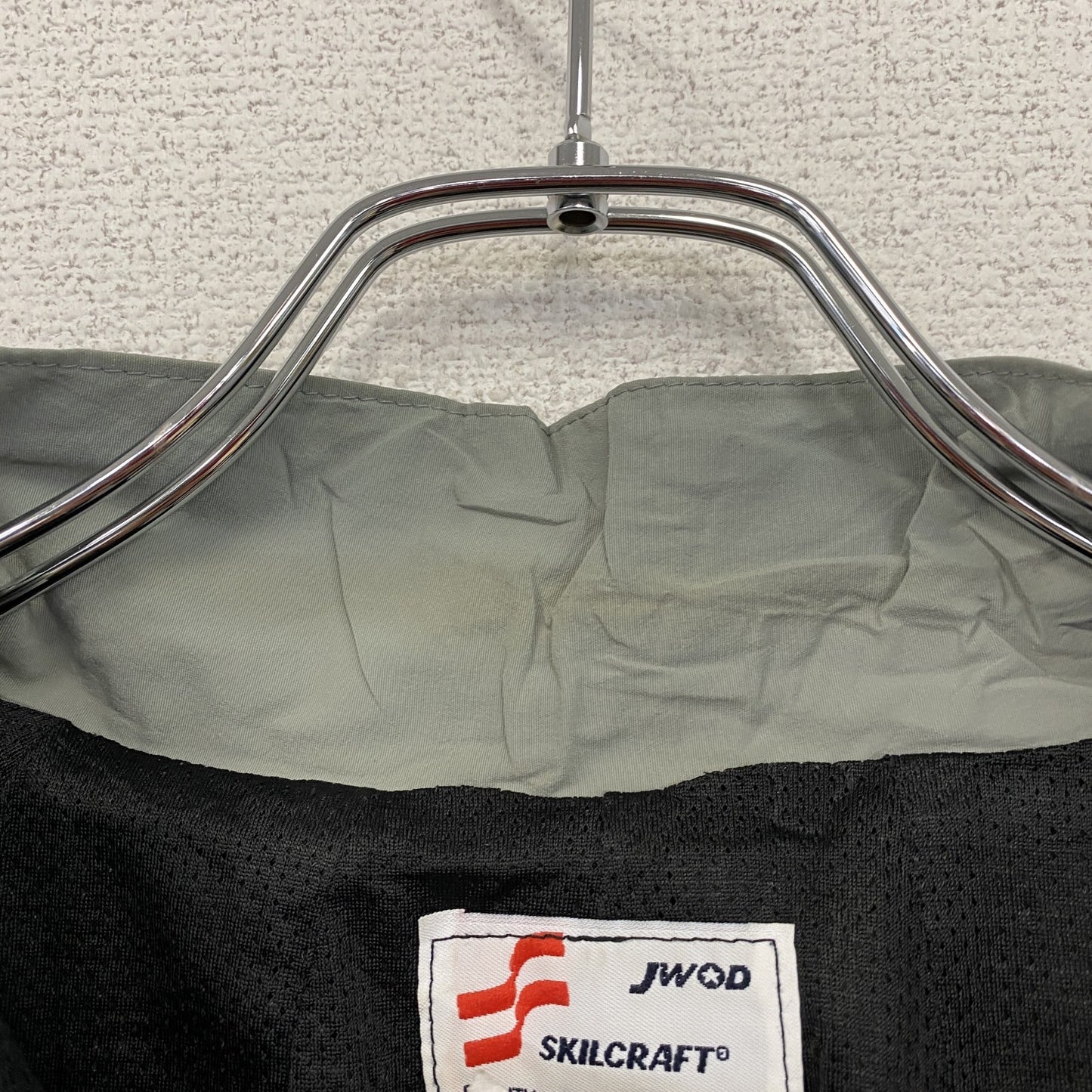 米軍　U.S.ARMY　トレーニングジャケット　ナイロンジャケット　グレー　Lサイズ