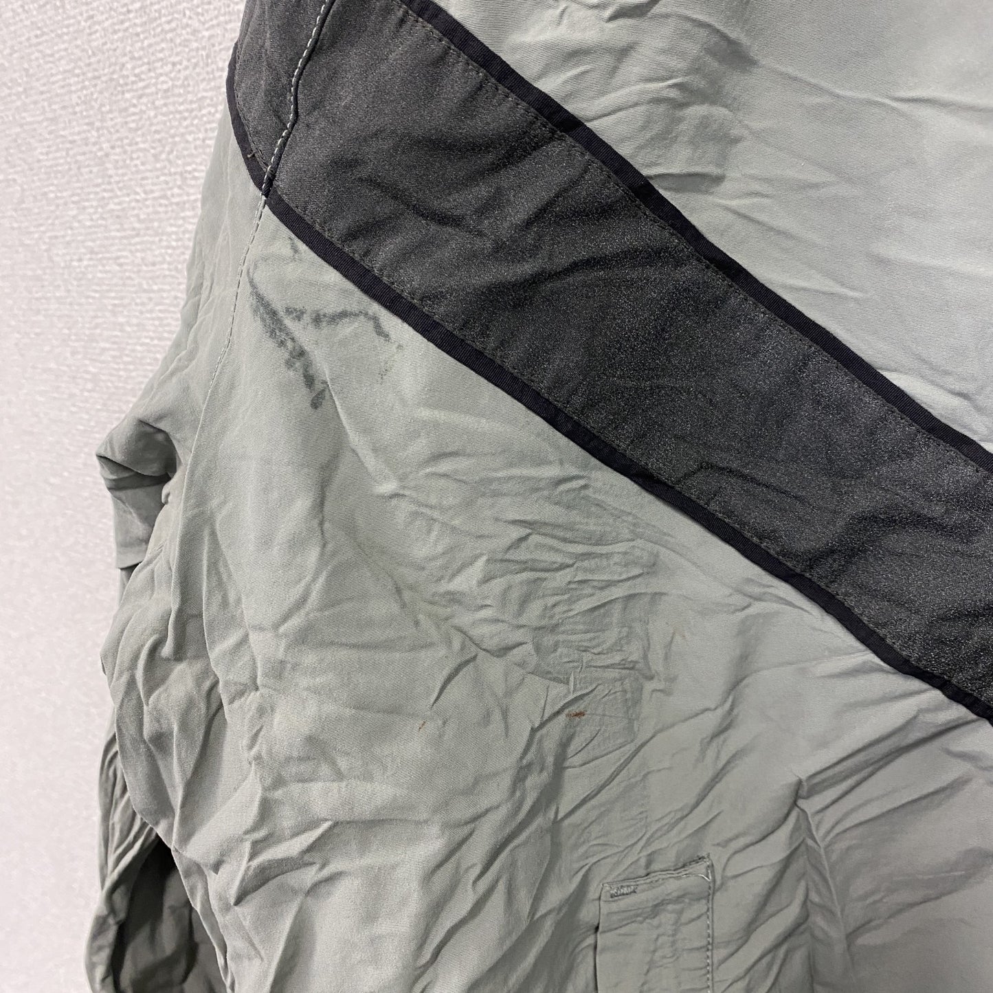 米軍　U.S.ARMY　トレーニングジャケット　ナイロンジャケット　グレー　Lサイズ