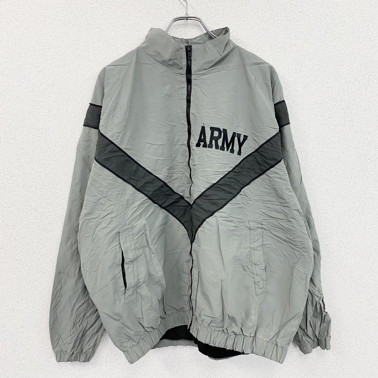 米軍　U.S.ARMY　トレーニングジャケット　ナイロンジャケット　グレー　Lサイズ
