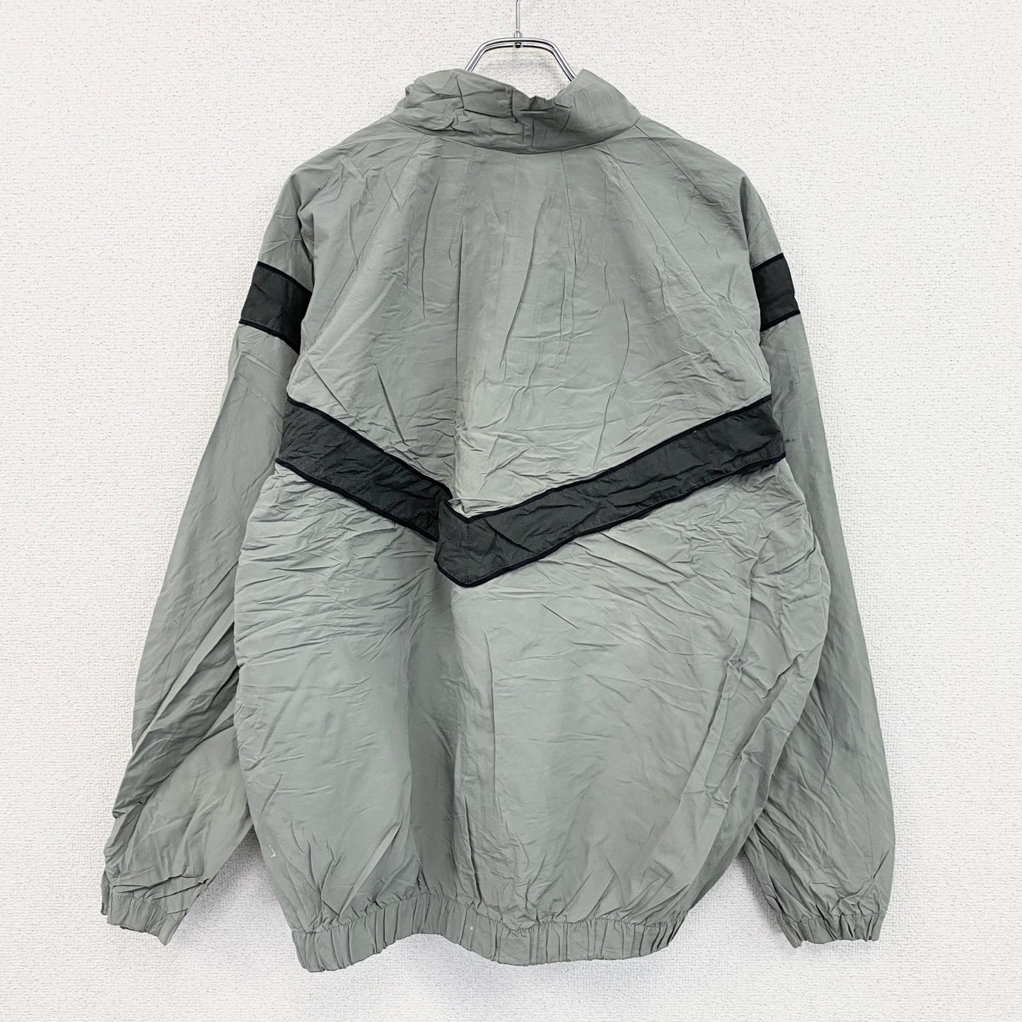 米軍　U.S.ARMY　トレーニングジャケット　ナイロンジャケット　グレー　Lサイズ
